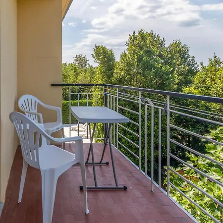 4 Bedroom Amazing In Prázdninový dům *
