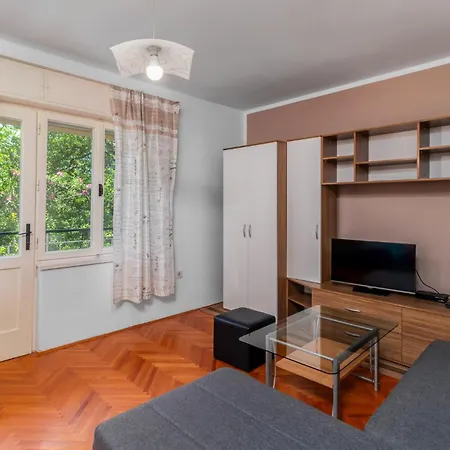 4 Bedroom Amazing In Jadranovo