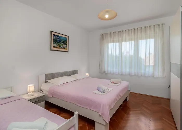 4 Bedroom Amazing In בית נופש *