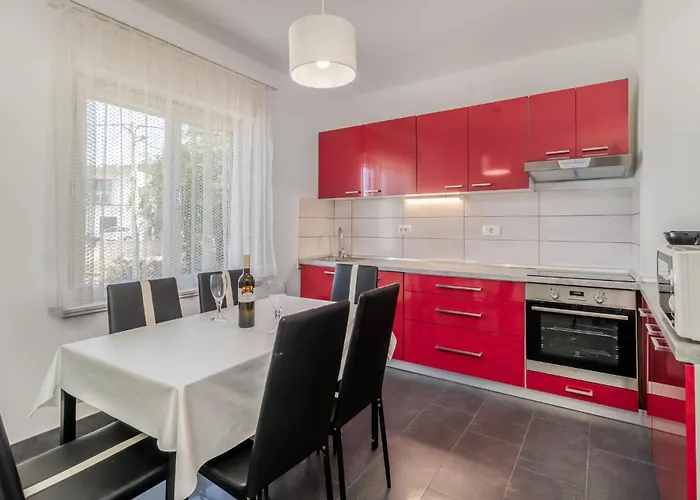 בית נופש 4 Bedroom Amazing In