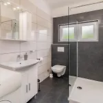 Дом отдыха 4 Bedroom Amazing In Ядраново