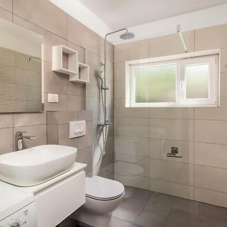 4 Bedroom Stunning In