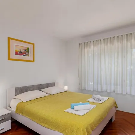 Feriehus 4 Bedroom Amazing In Jadranovo