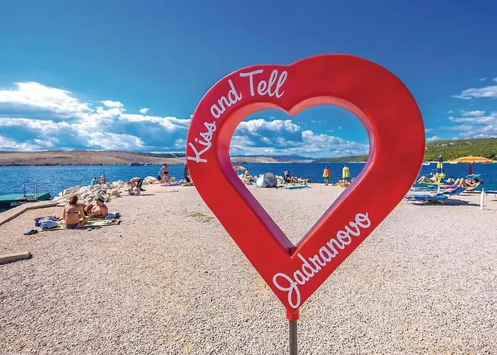 4 Bedroom Amazing In Case de vacanță Jadranovo