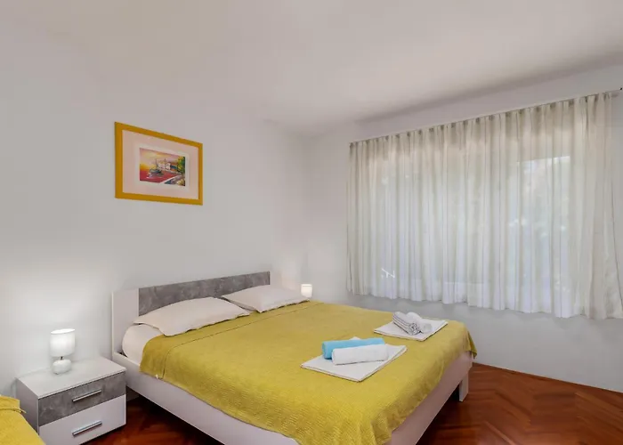 Semesterbostad 4 Bedroom Amazing In Jadranovo