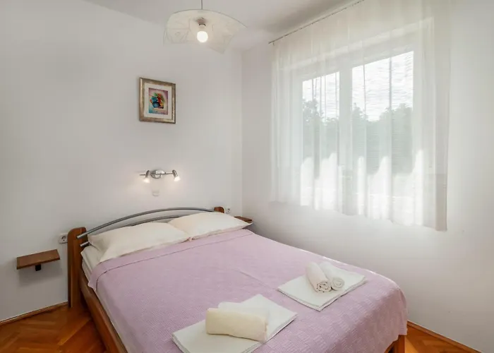 4 Bedroom Amazing In Semesterbostad Jadranovo